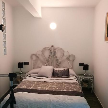 One Bedroom Appartement With Enclosed Garden And Wifi At Лоуренса Экстерьер фото